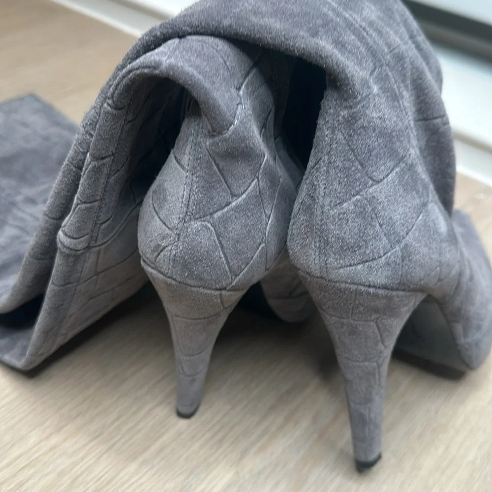 Report Signature Fairfax Over the Knee Boots Gray Suede Size 8